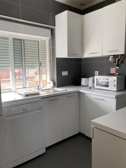 Apartamento Bem Localizado Para Familias & Amigos Lisboa Exterior foto