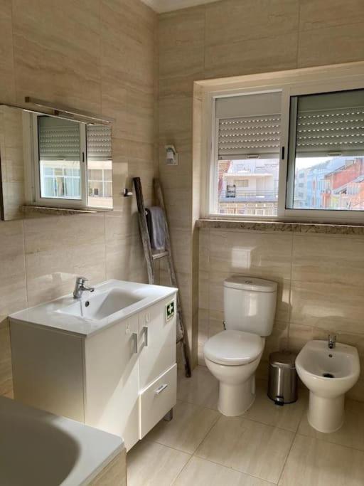 Apartamento Bem Localizado Para Familias & Amigos Lisboa Exterior foto