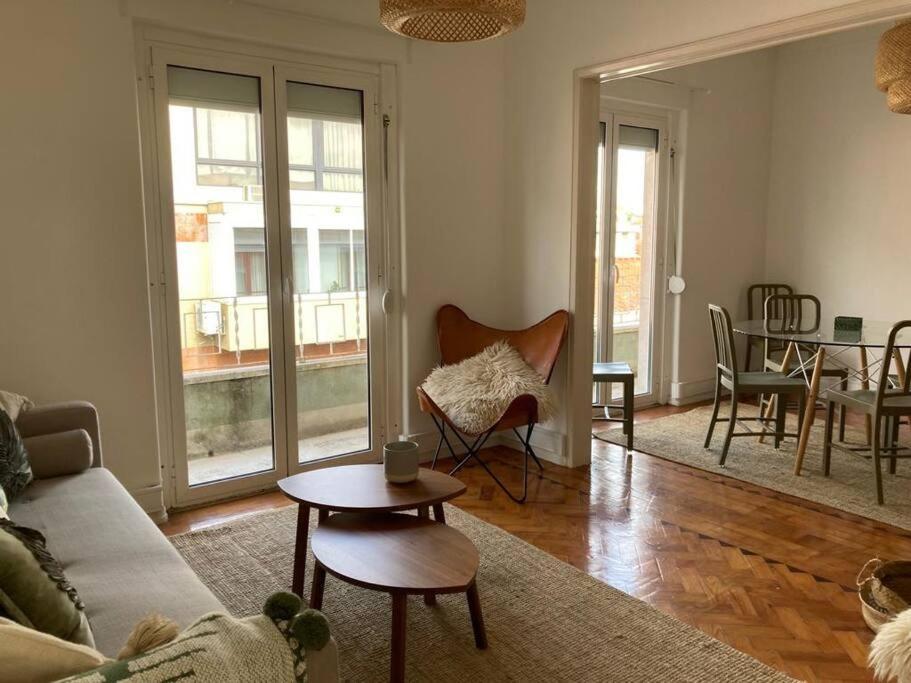 Apartamento Bem Localizado Para Familias & Amigos Lisboa Exterior foto