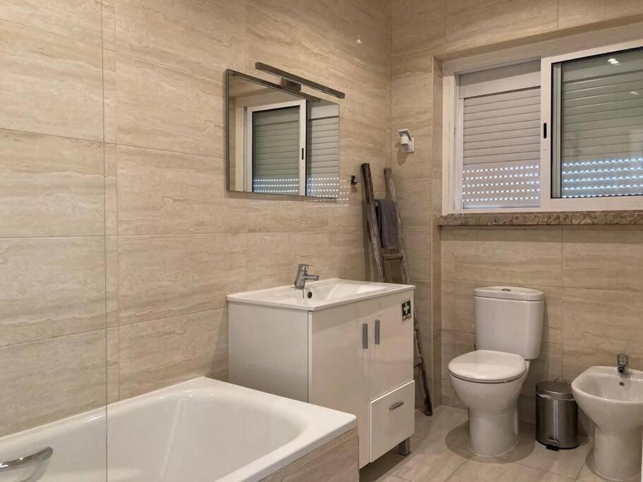 Apartamento Bem Localizado Para Familias & Amigos Lisboa Exterior foto